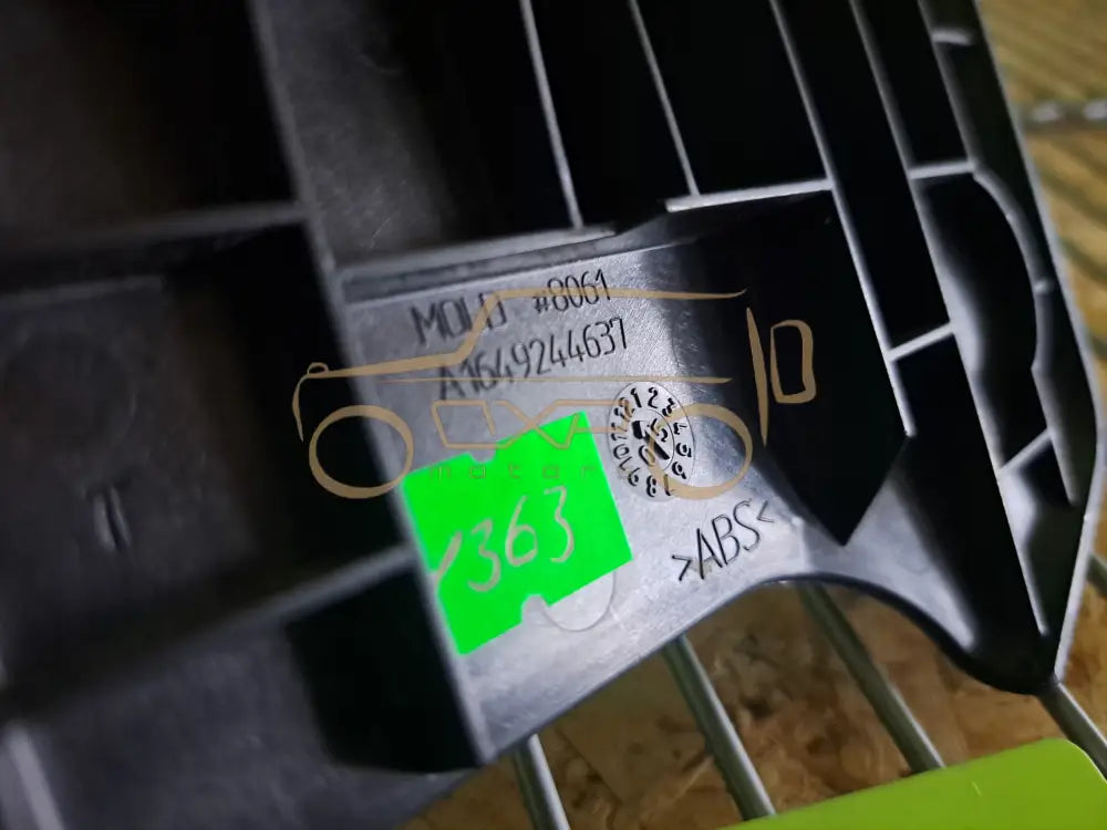 Mercedes-Benz GL-Class W164 Rear right seat trim