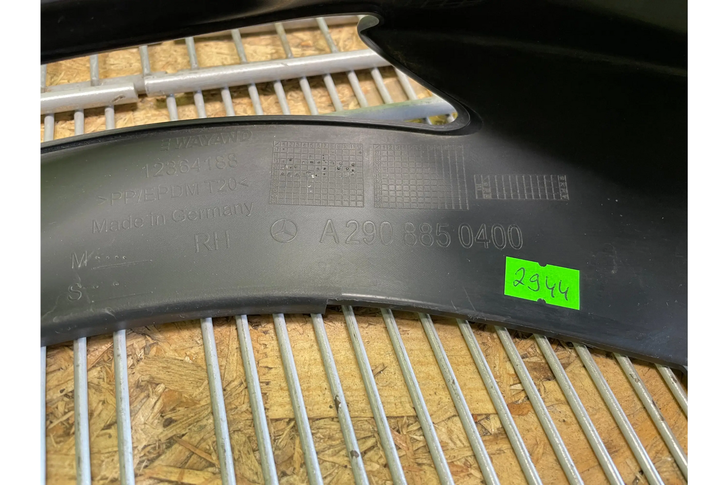 Mercedes-Benz GT X290 AMG Front Right Bumper Support - bumper bracket