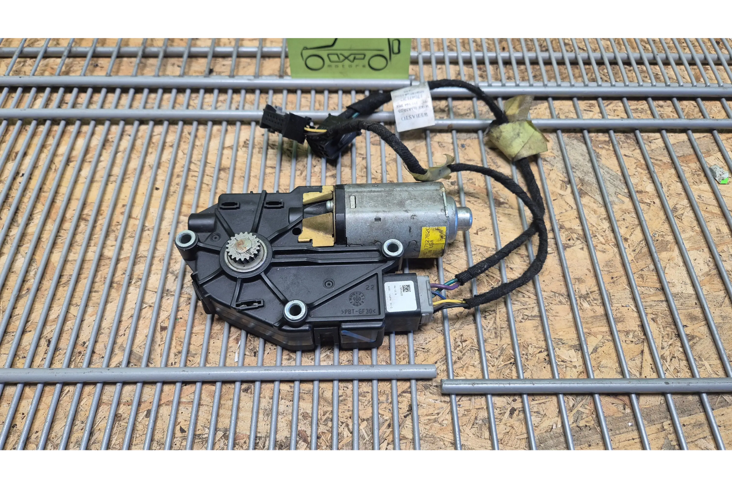 Mercedes-Benz ML-Classic W164 Sunroof Motor