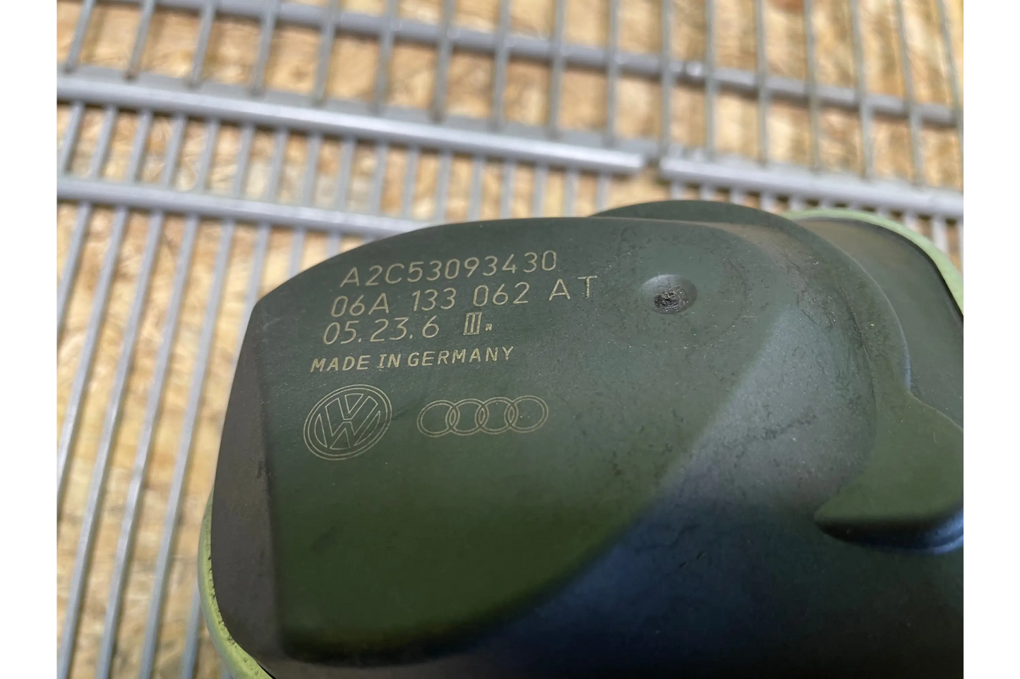Volkswagen Golf V Throttle valve - throttle valve