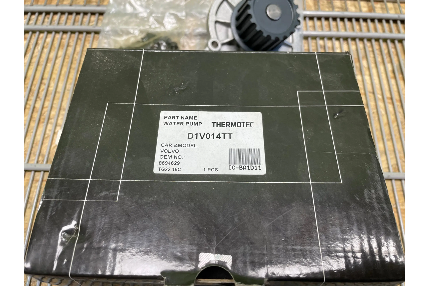 VOLVO V70 Coolant water pump - water pump