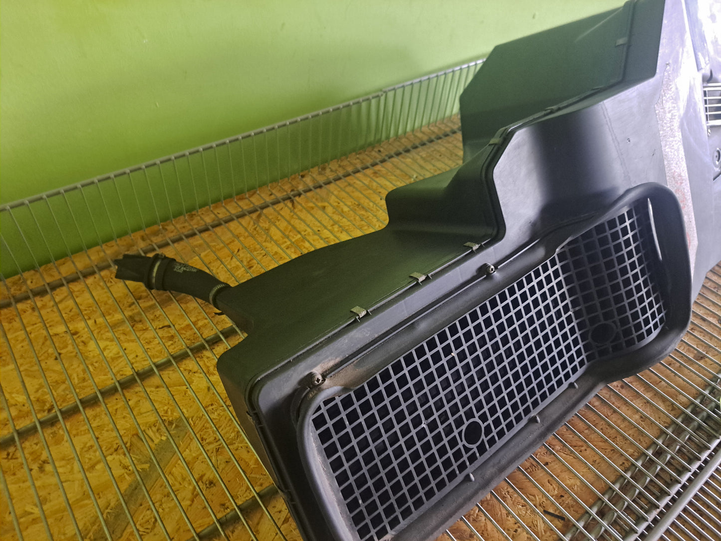 Mercedes-Benz G-Class W463 Intake heater housing box