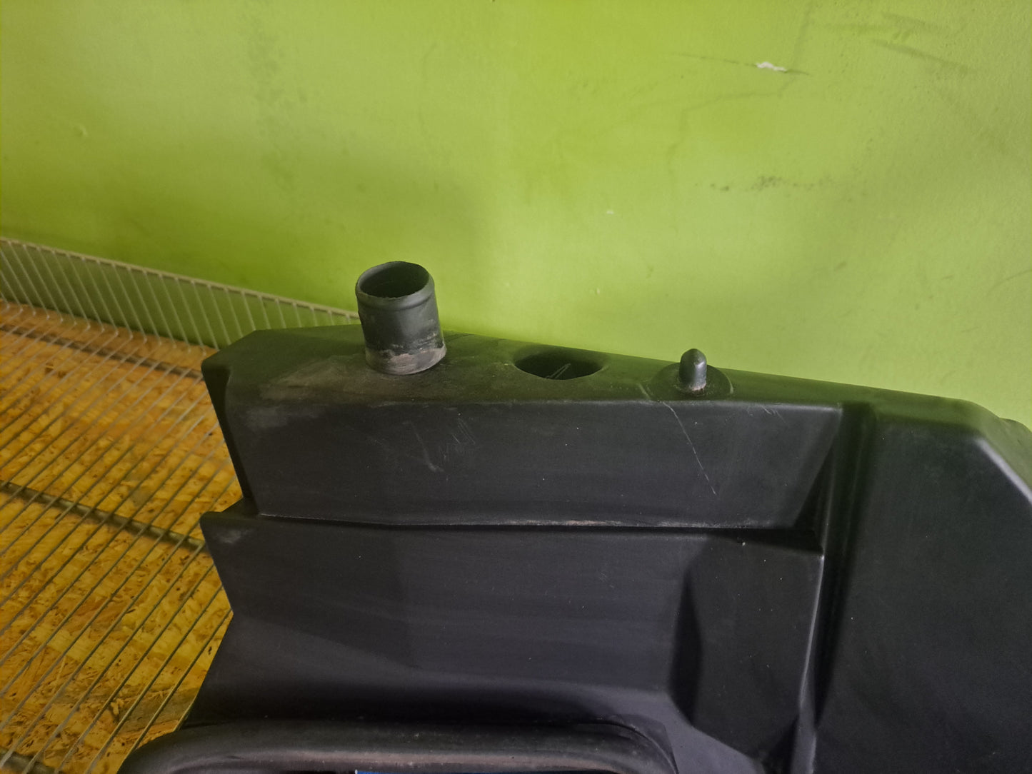 Mercedes-Benz G-Class W463 Intake heater housing box