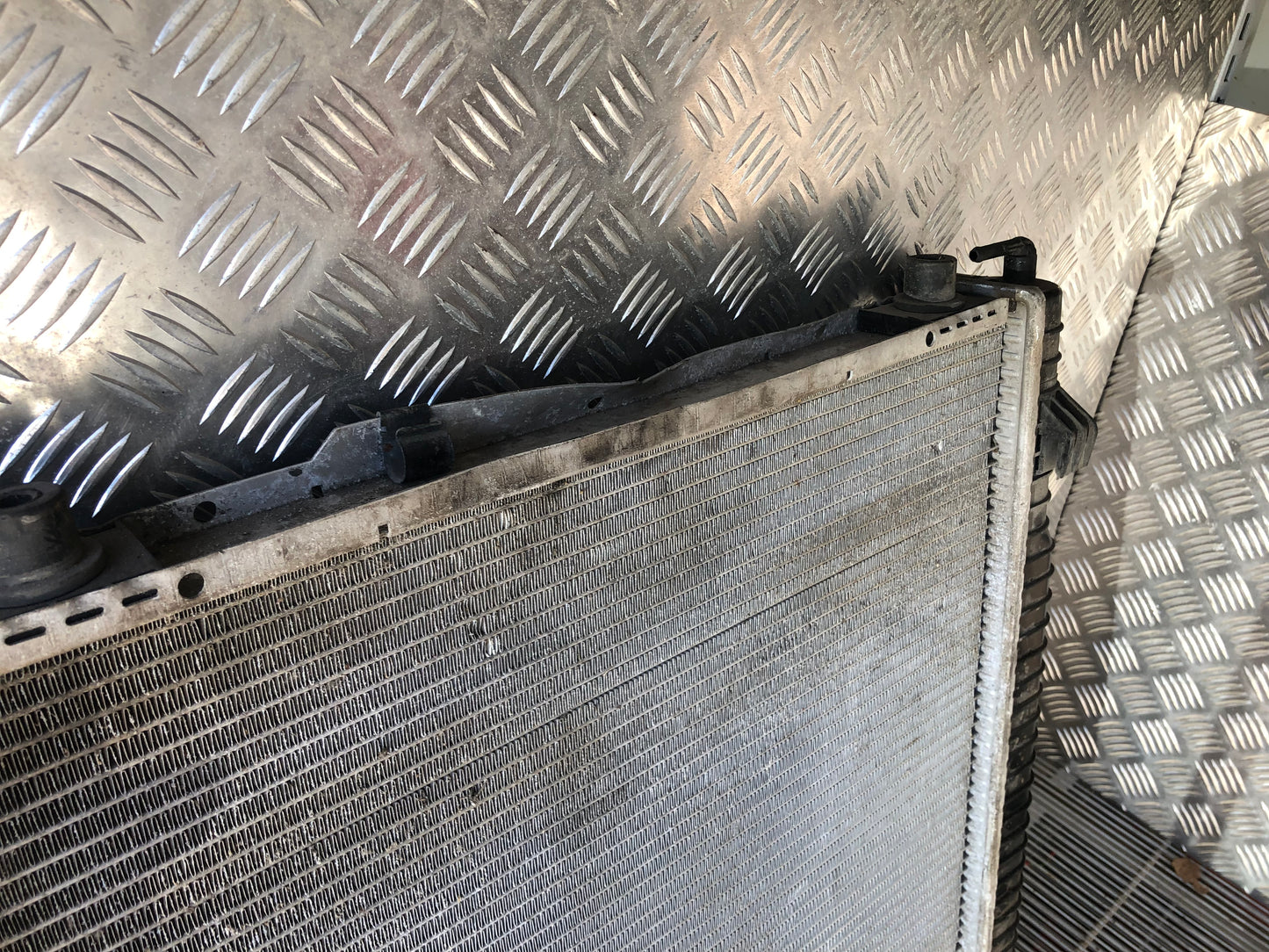 Mercedes-Benz G-Class W463 G400 01 Radiator