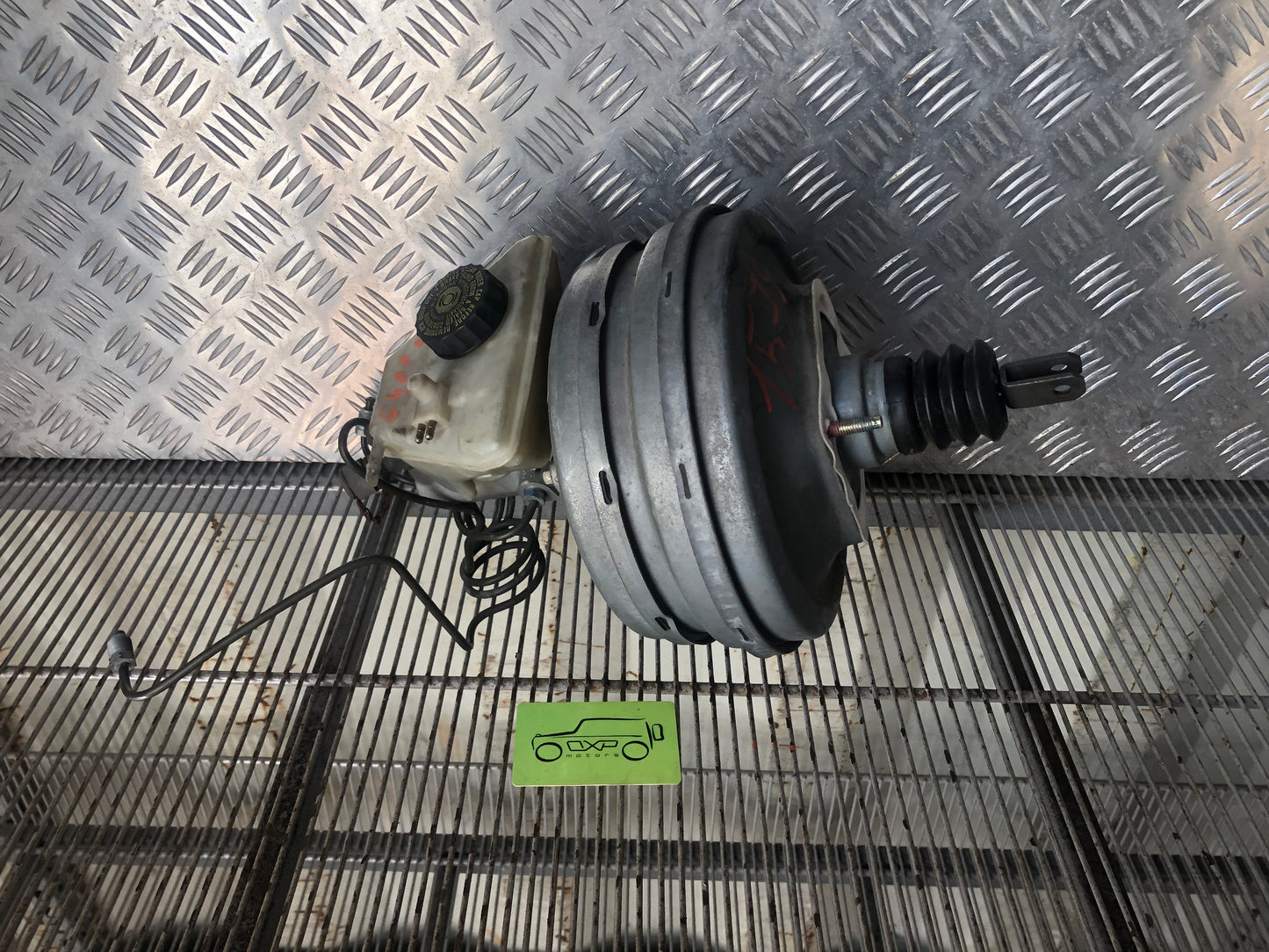 Mercedes-Benz G-Class W463 G400 01 Brake booster with cylinder