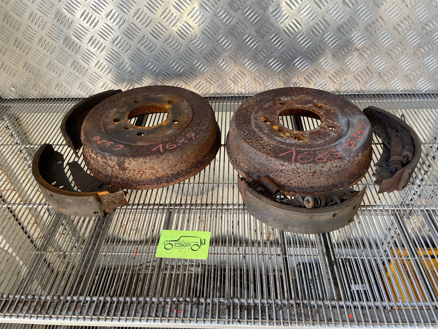 Mercedes-Benz G-Class W463 G350 93. Rear drum brakes