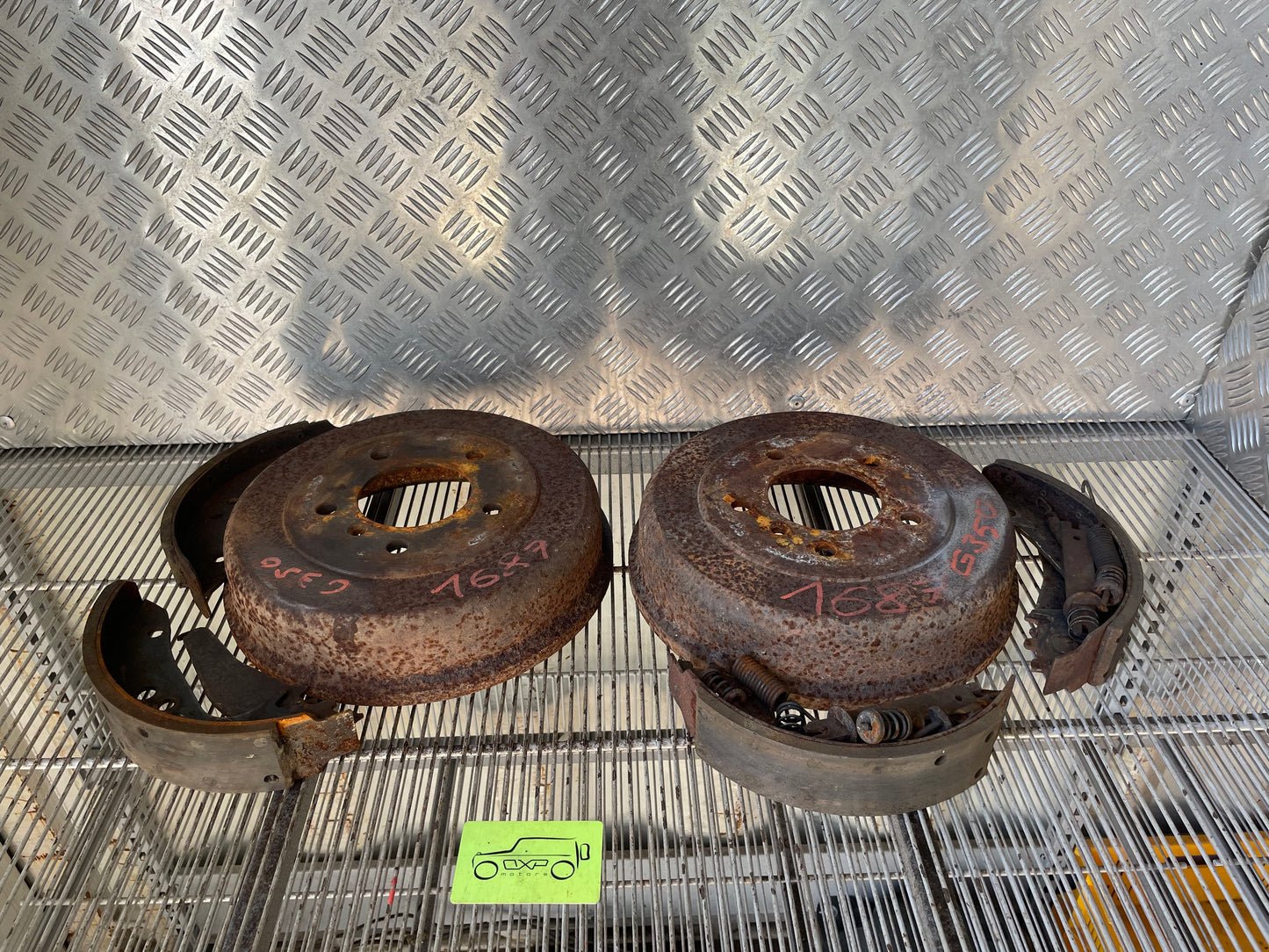 Mercedes-Benz G-Class W463 G350 93. Rear drum brakes