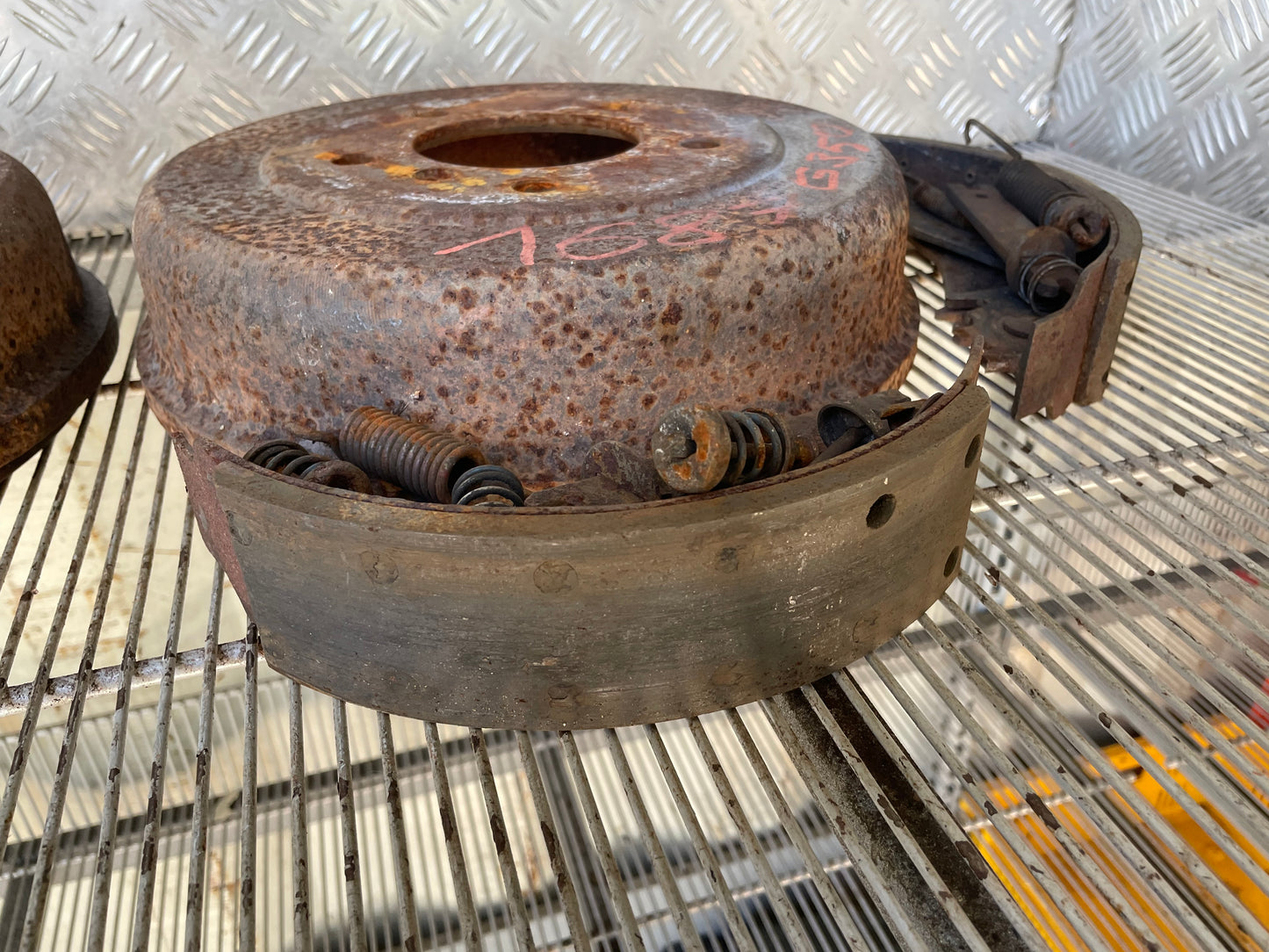 Mercedes-Benz G-Class W463 G350 93. Rear drum brakes