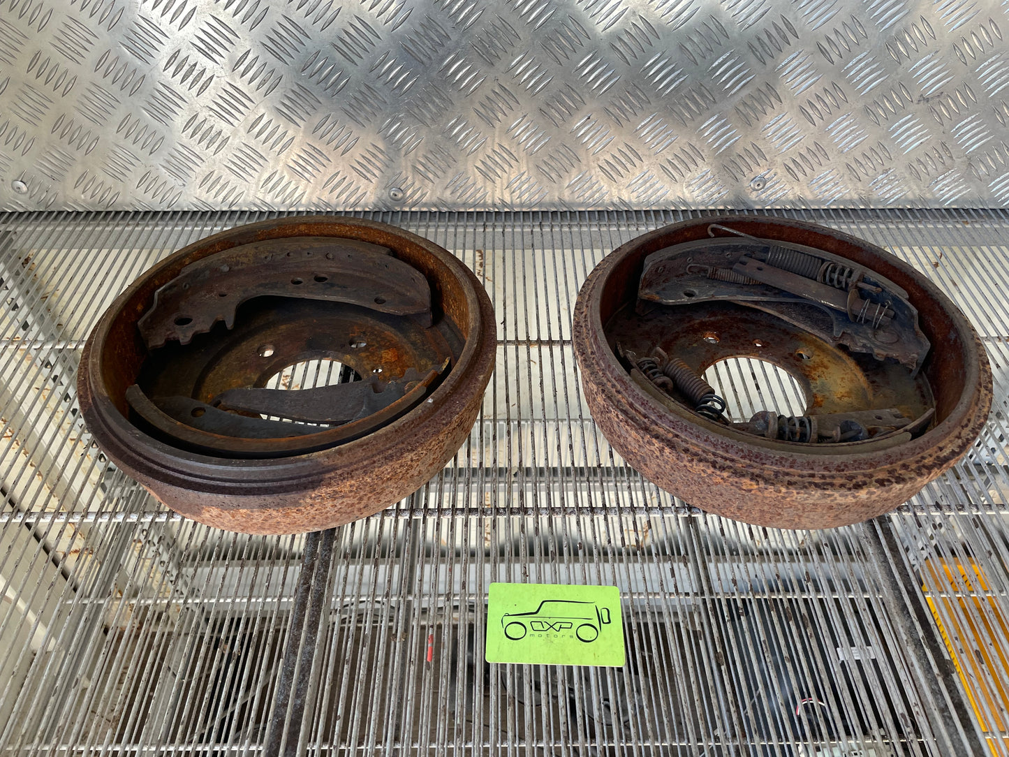 Mercedes-Benz G-Class W463 G350 93. Rear drum brakes