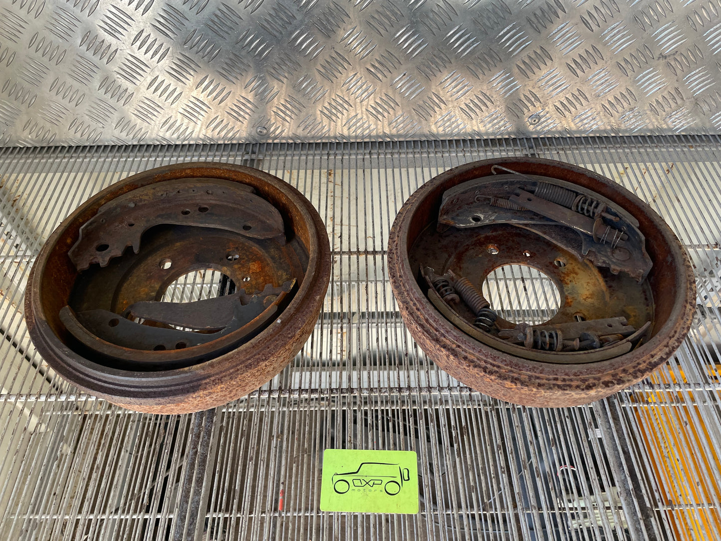 Mercedes-Benz G-Class W463 G350 93. Rear drum brakes