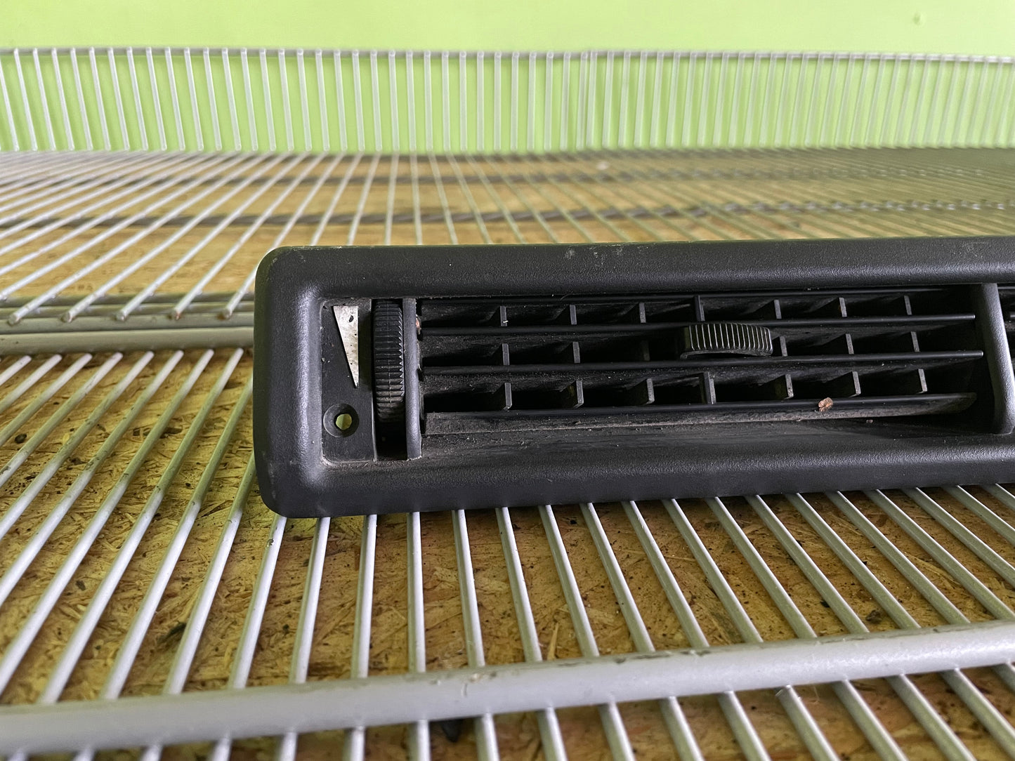 Mercedes-Benz G-Class W463 G350 1993 Center air vent