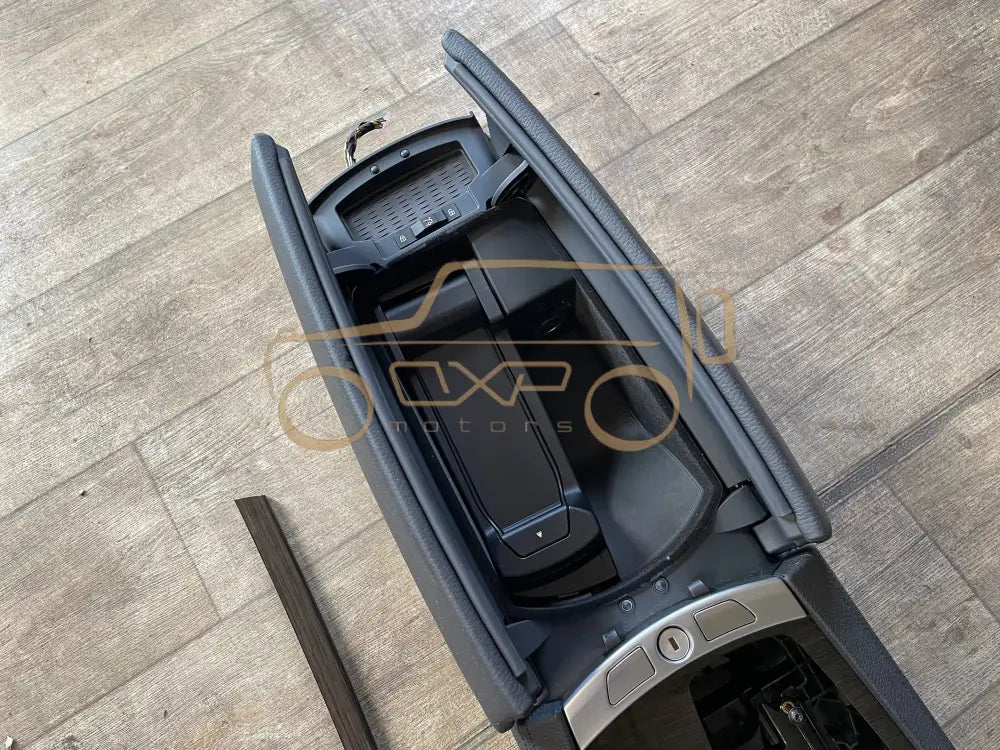 BMW F02 (7 Series Long) Door panel set with center console - Door panel set