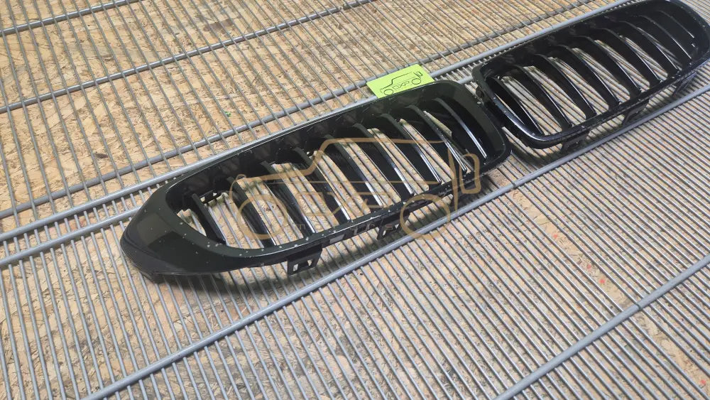 BMW F32 Front bumper centre grille set - bumper grille