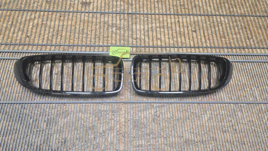 BMW F32 Front bumper centre grille set - bumper grille