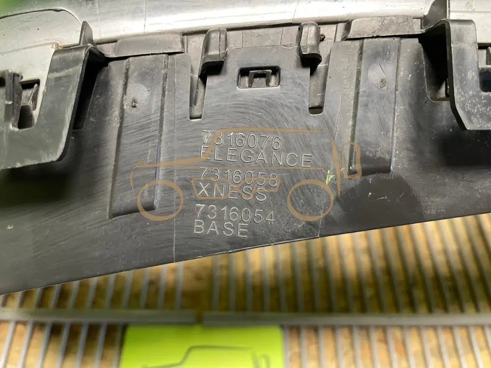 BMW X5 Front right radiator grill - radiator grille