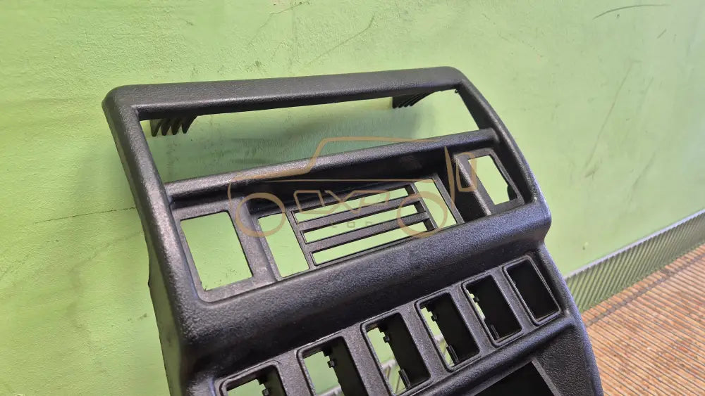 Lada Niva 1.7 Radio console - radio console