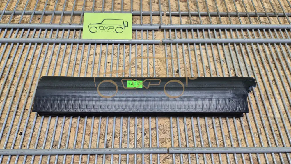 LAND ROVER RANGE ROVER IV L405 Hood seal right - hood seal