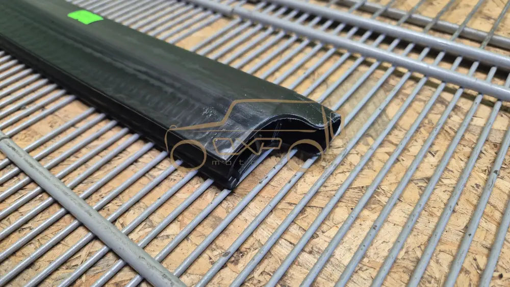 LAND ROVER RANGE ROVER IV L405 Hood seal right - hood seal