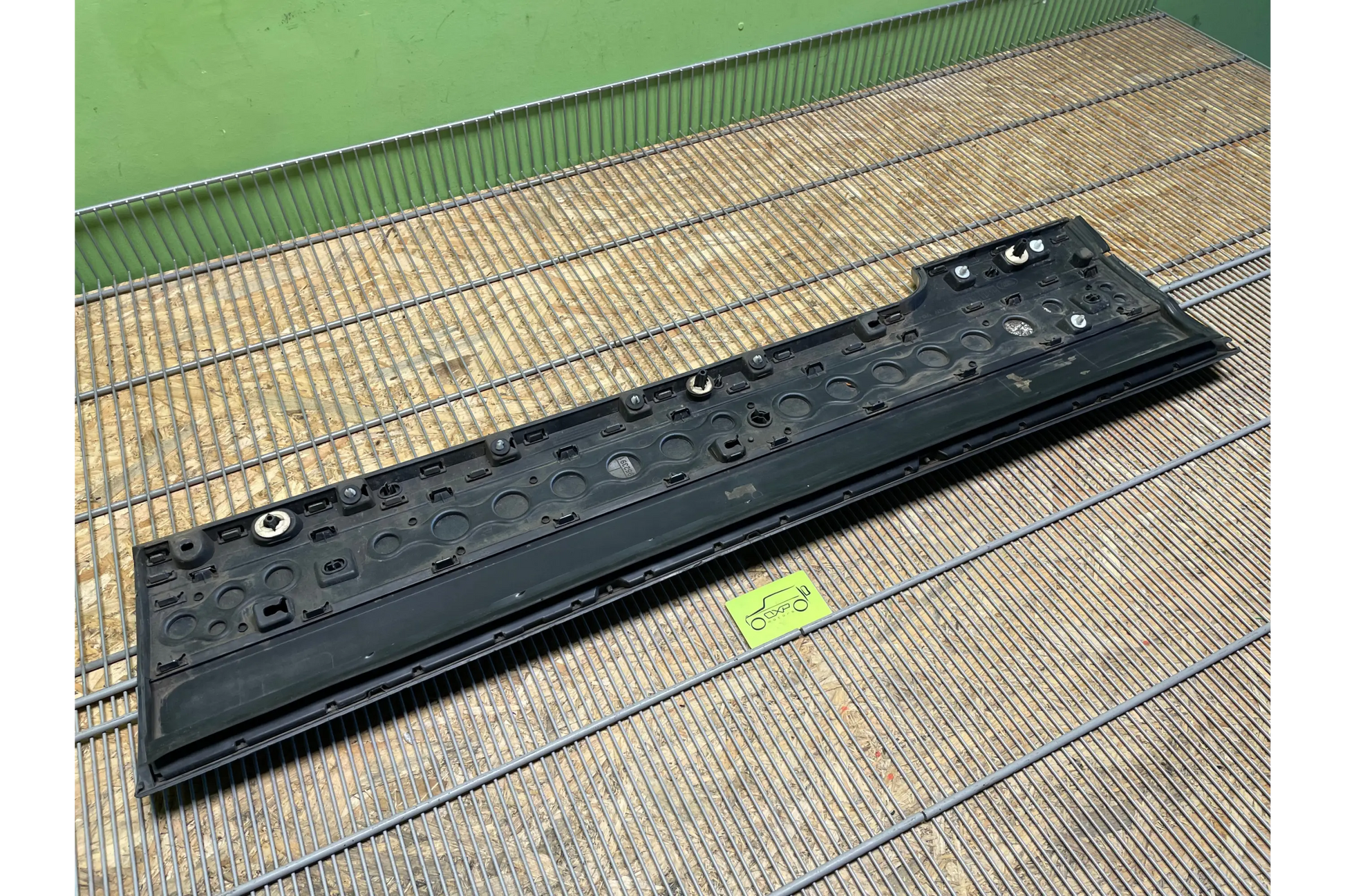 Land Rover Range Rover L405 Door Panel Trim Strip Front Left - door trim