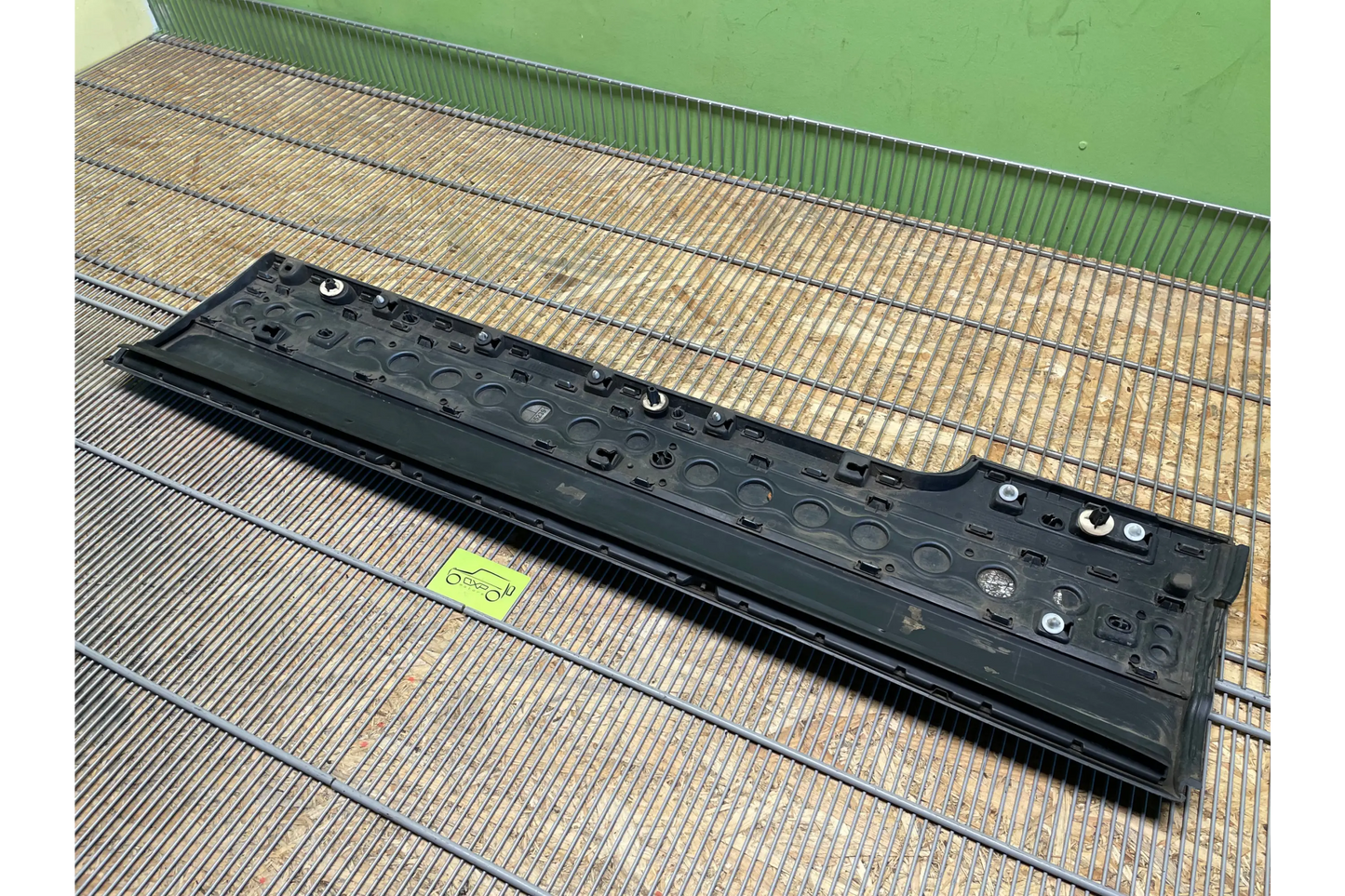 Land Rover Range Rover L405 Door Panel Trim Strip Front Left - door trim