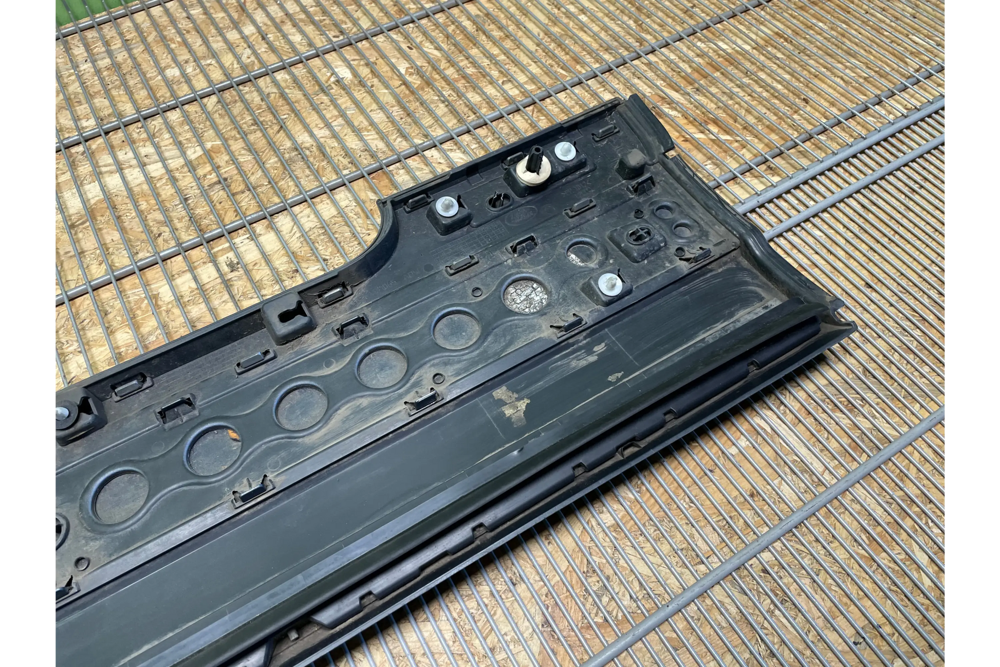 Land Rover Range Rover L405 Door Panel Trim Strip Front Left - door trim