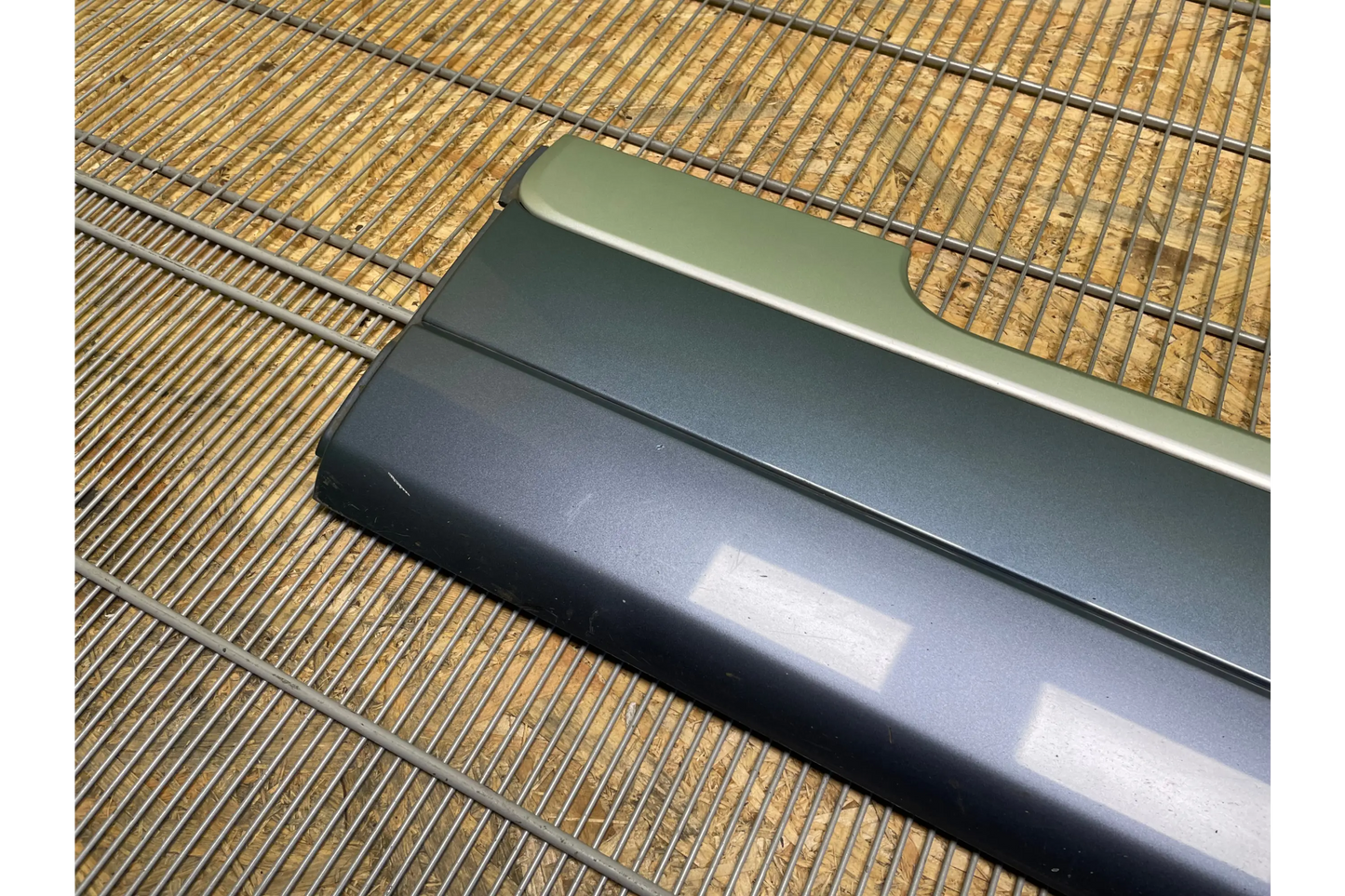 Land Rover Range Rover L405 Door Panel Trim Strip Front Left - door trim