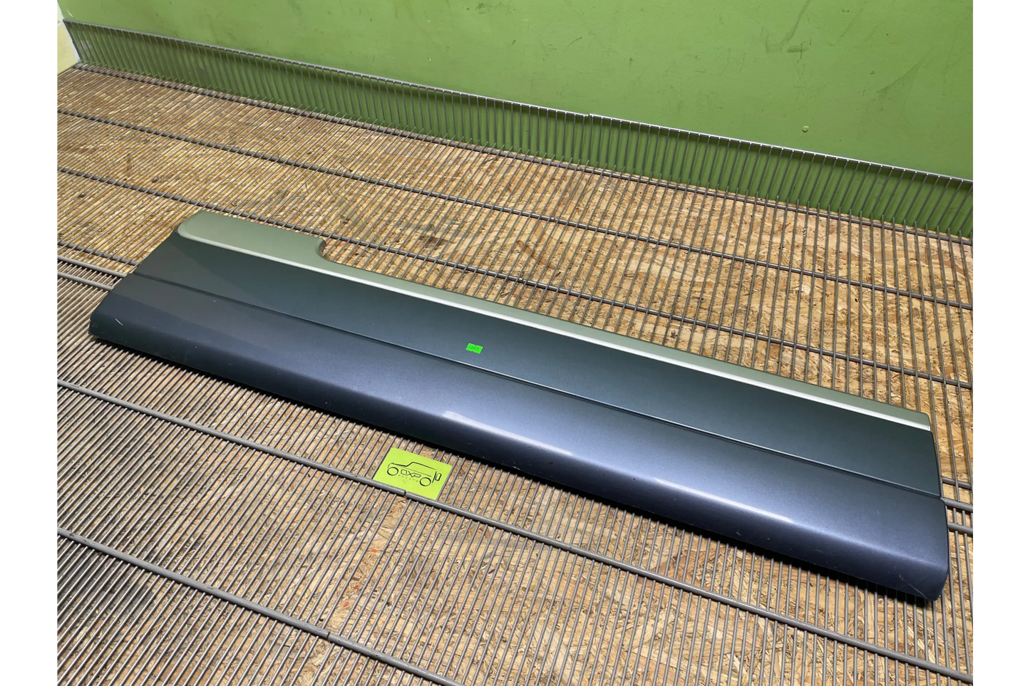 Land Rover Range Rover L405 Door Panel Trim Strip Front Left - door trim