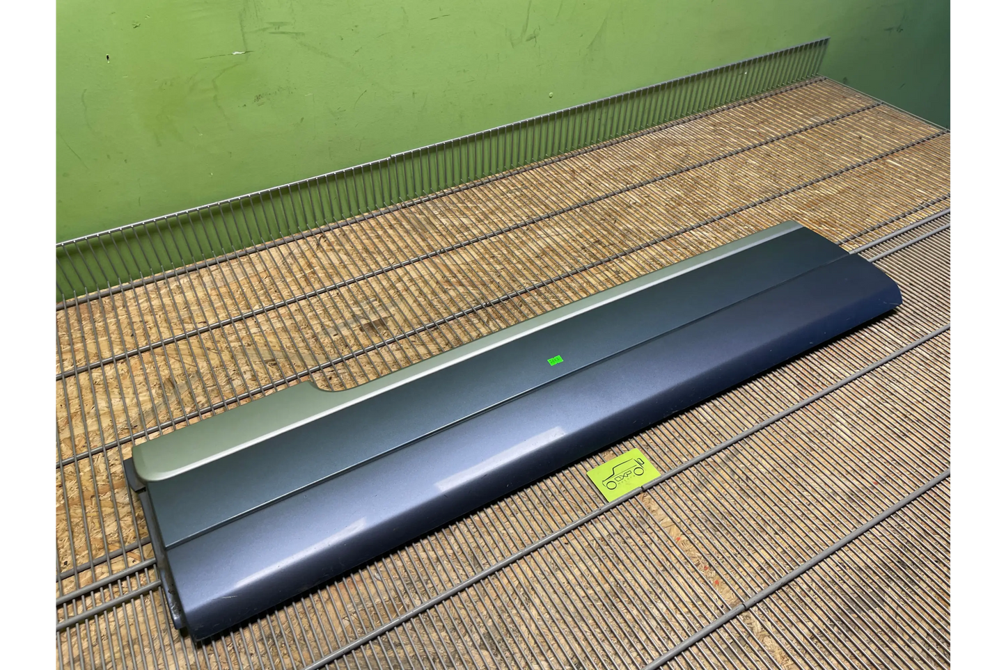 Land Rover Range Rover L405 Door Panel Trim Strip Front Left - door trim