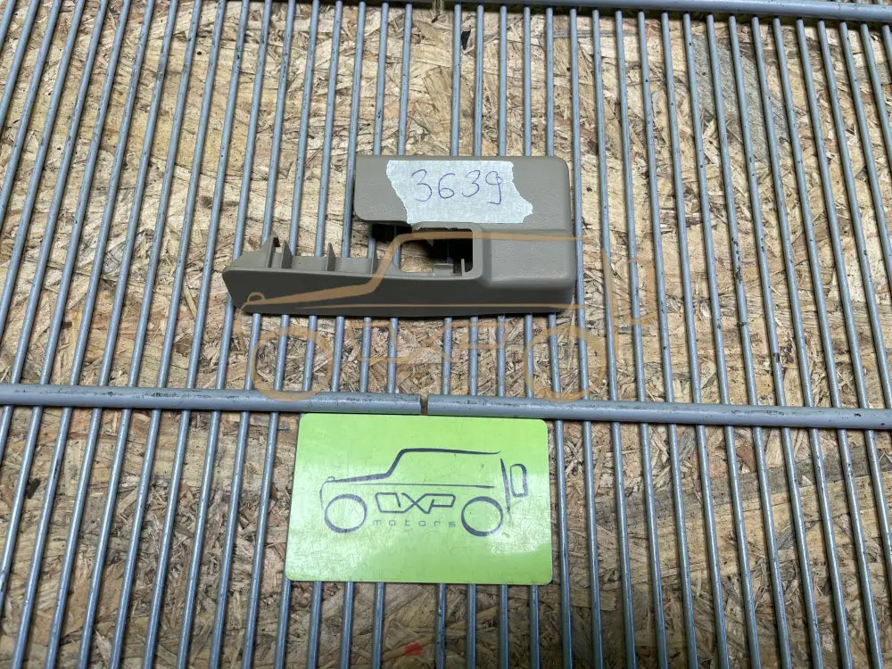 LAND ROVER RANGE ROVER Sport L405 Front door seat control surround trim - door seat control