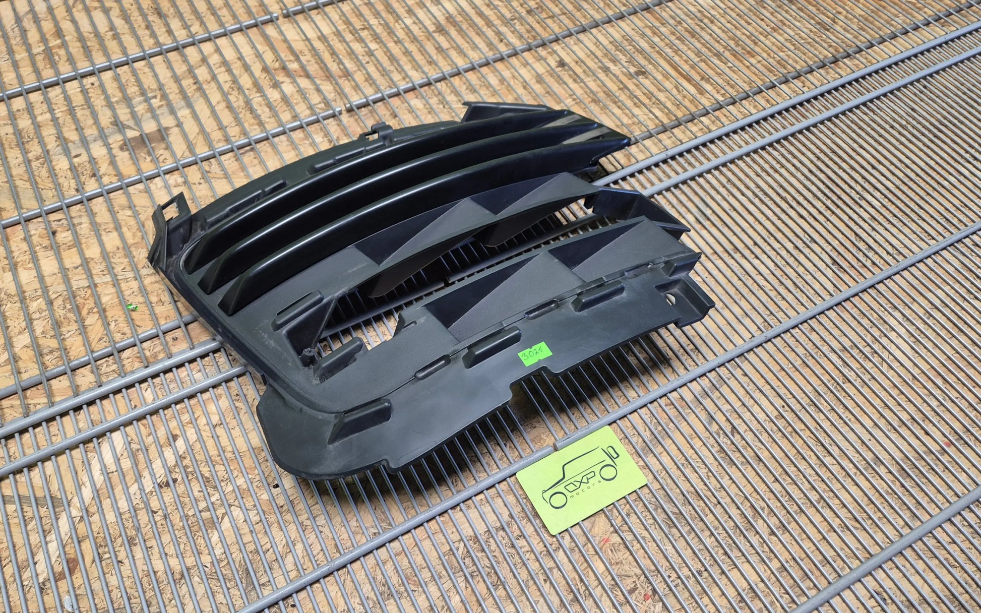 LAND ROVER RANGE ROVER VOGUE L405 Front bumper grill right - bumper grill