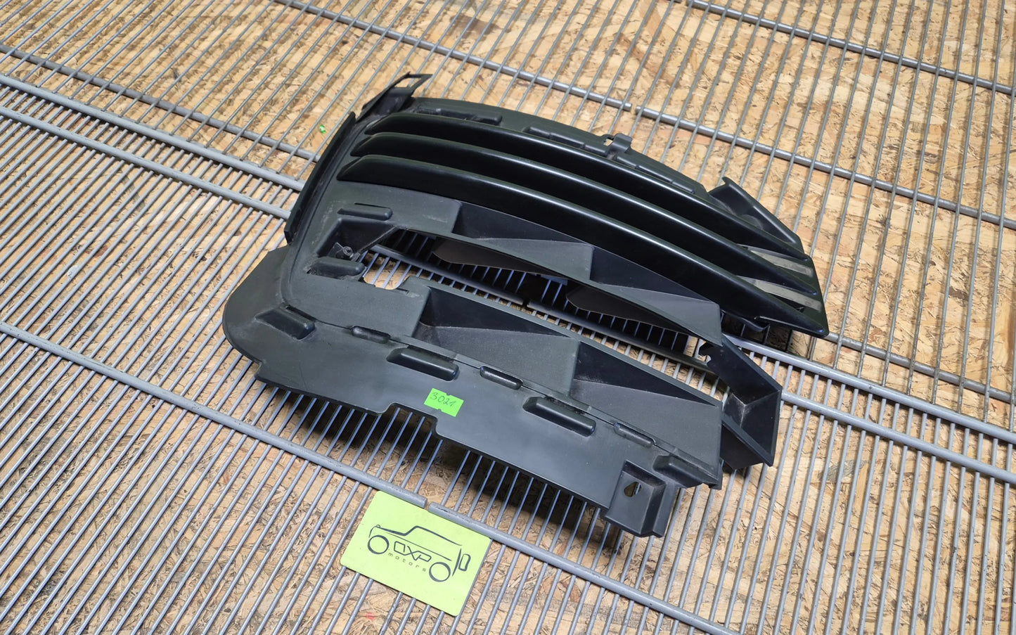 LAND ROVER RANGE ROVER VOGUE L405 Front bumper grill right - bumper grill