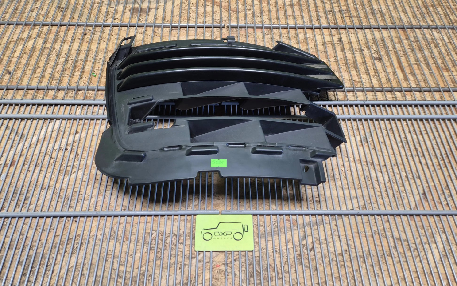 LAND ROVER RANGE ROVER VOGUE L405 Front bumper grill right - bumper grill