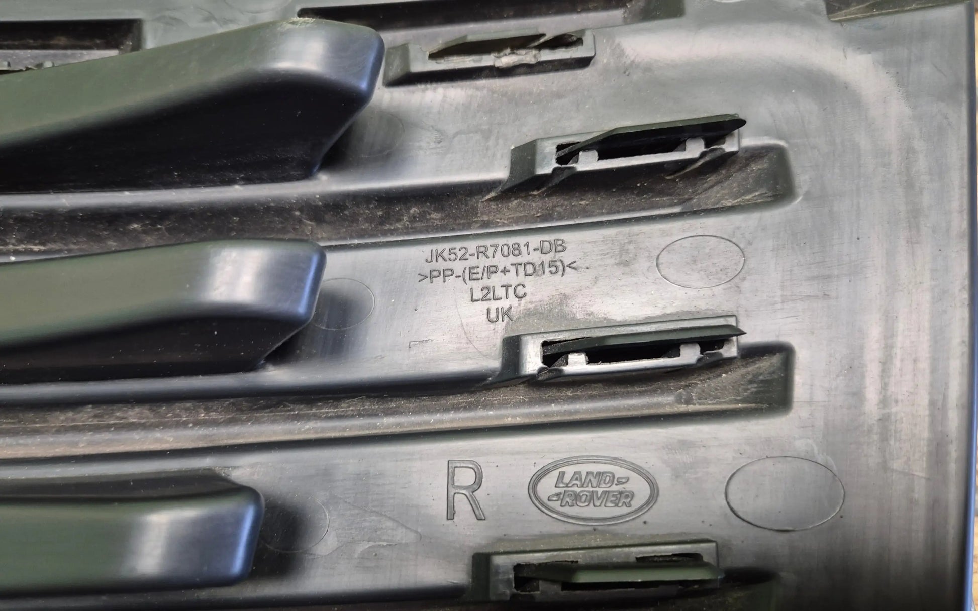 LAND ROVER RANGE ROVER VOGUE L405 Front bumper grill right - bumper grill