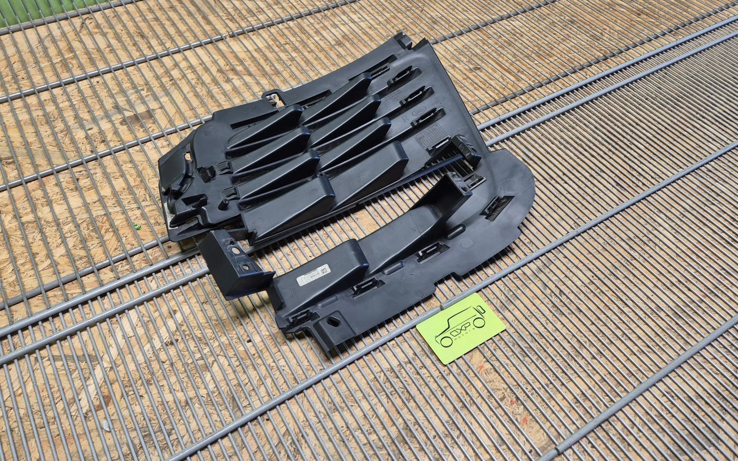 LAND ROVER RANGE ROVER VOGUE L405 Front bumper grill right - bumper grill