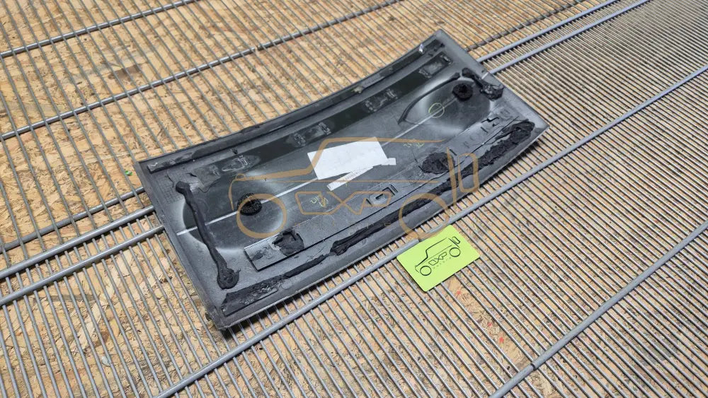 LAND ROVER RANGE ROVER Vogue L405 Left driver door molding - door molding