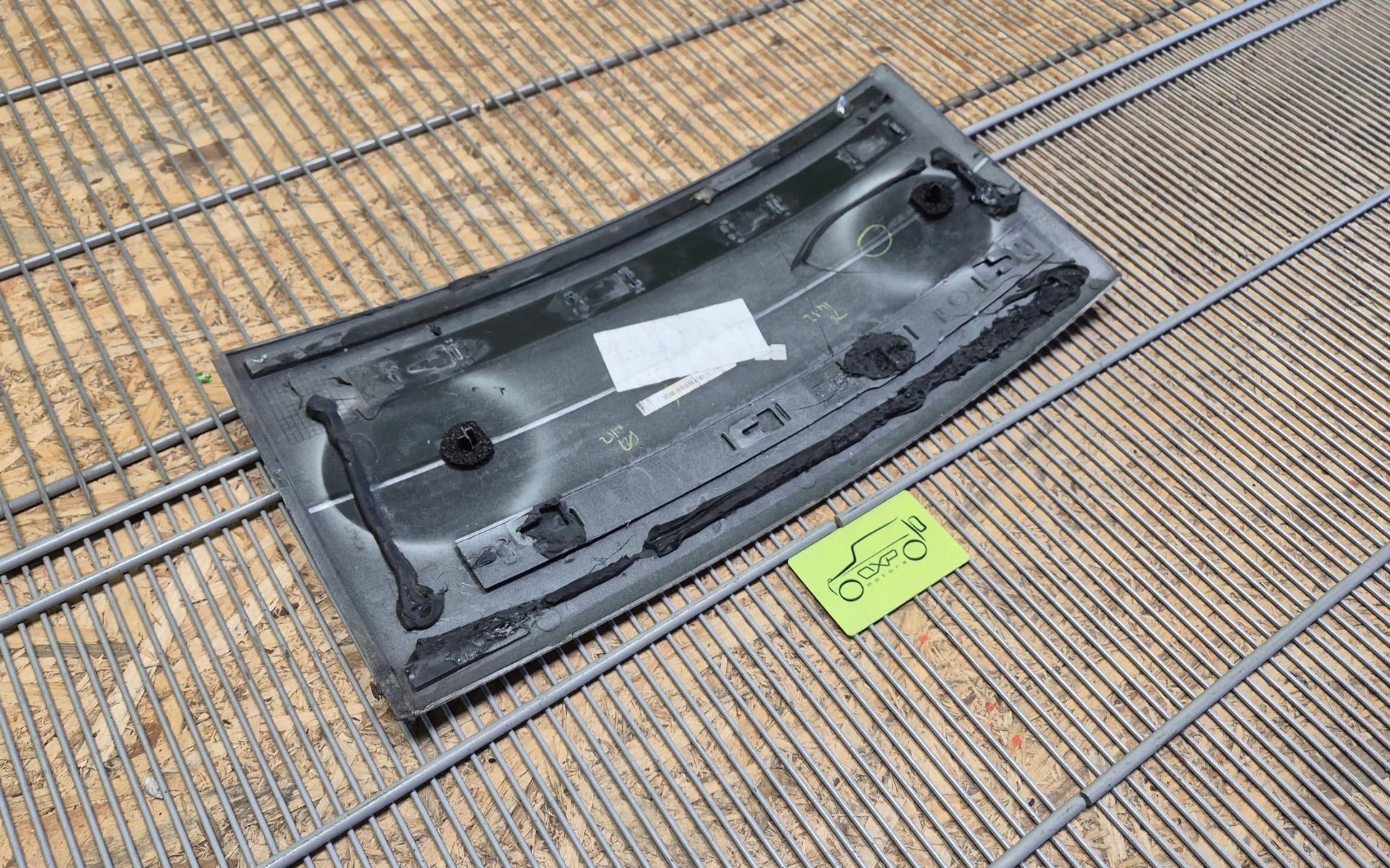 LAND ROVER RANGE ROVER Vogue L405 Left driver door molding - door molding