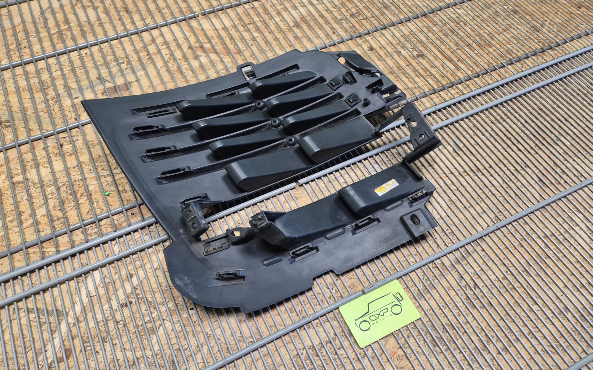 LANDE ROVER RANGE ROVER Vogue L405 Front bumper grill right - bumper grill