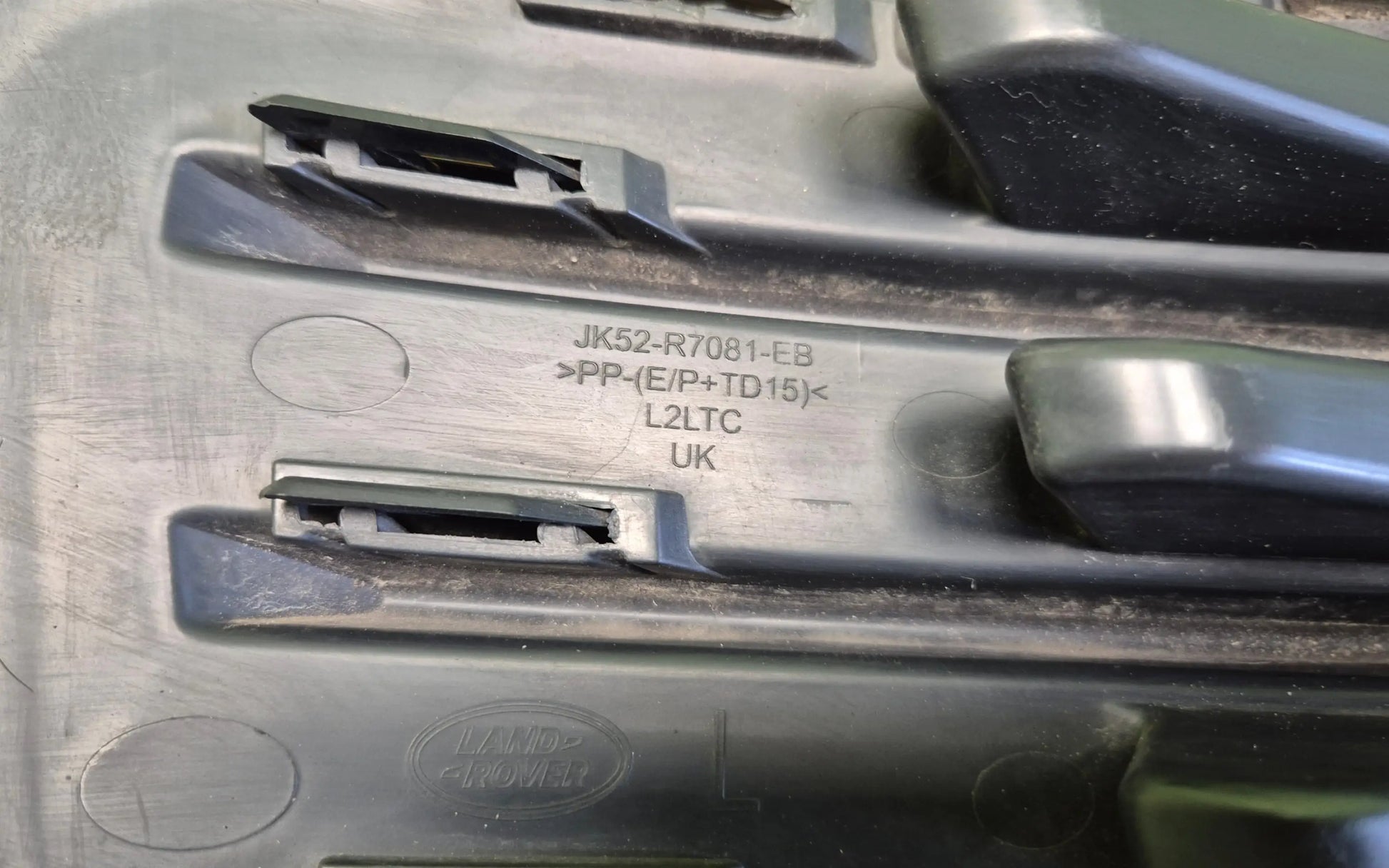 LANDE ROVER RANGE ROVER Vogue L405 Front bumper grill right - bumper grill