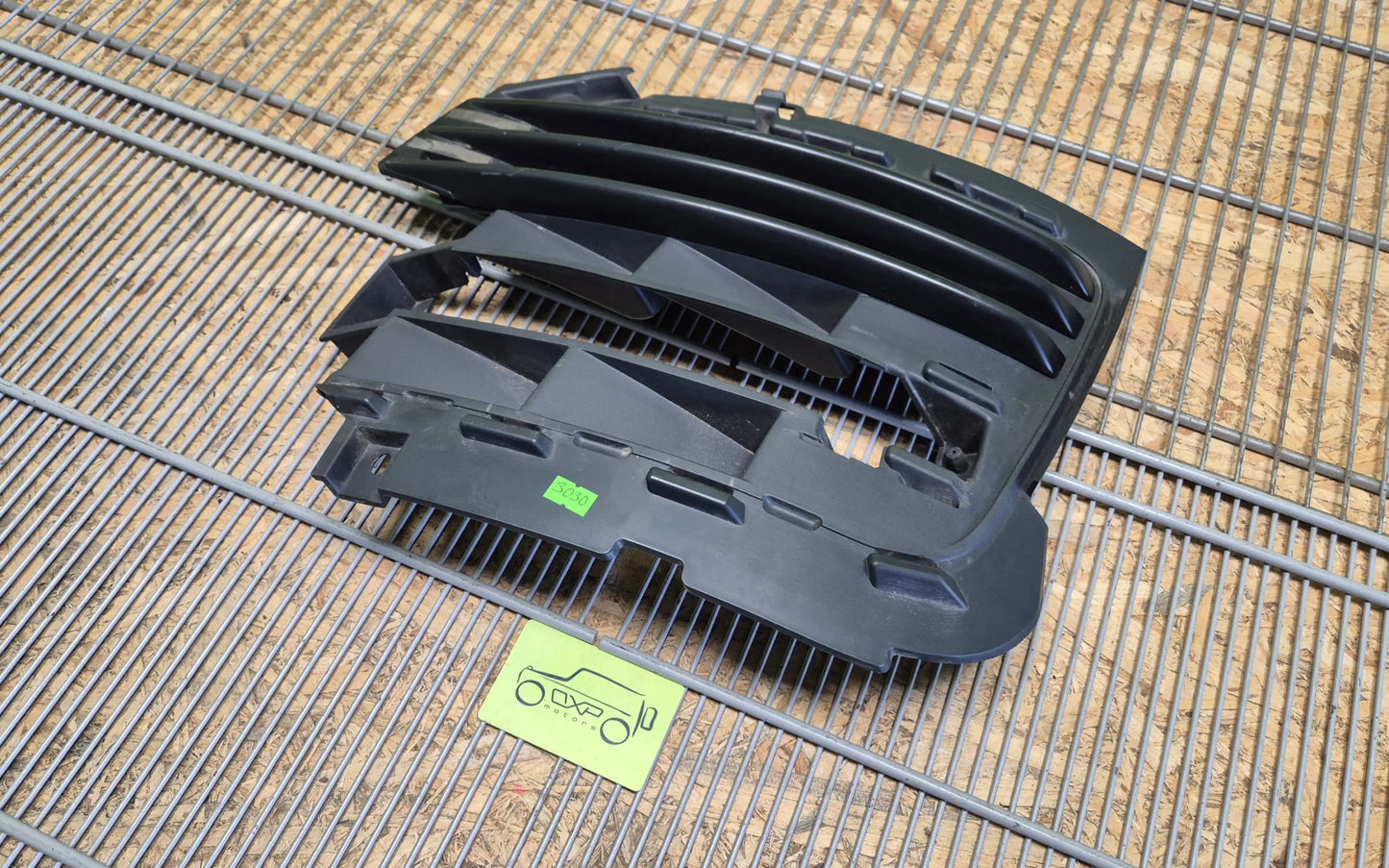 LANDE ROVER RANGE ROVER Vogue L405 Front bumper grill right - bumper grill