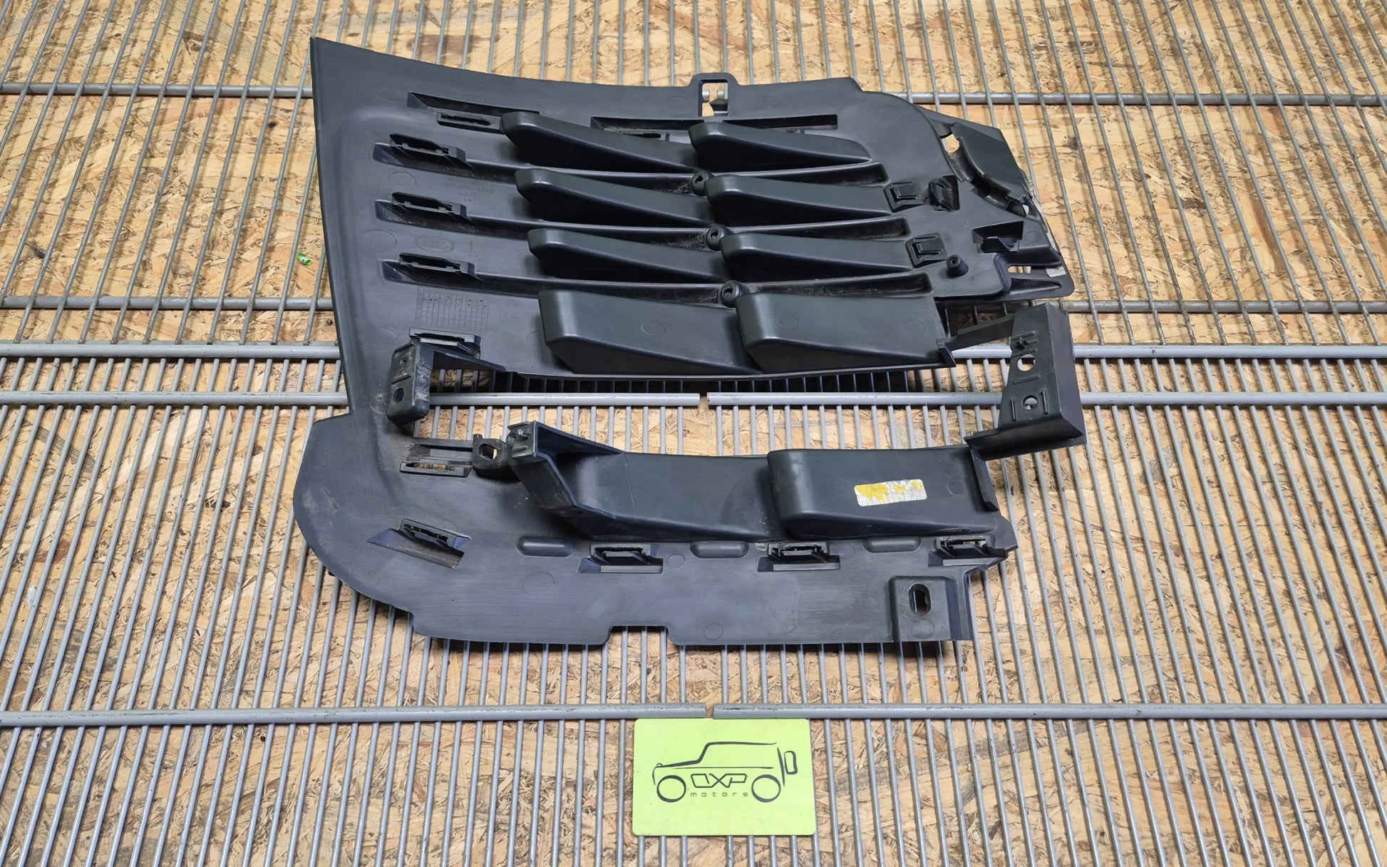 LANDE ROVER RANGE ROVER Vogue L405 Front bumper grill right - bumper grill