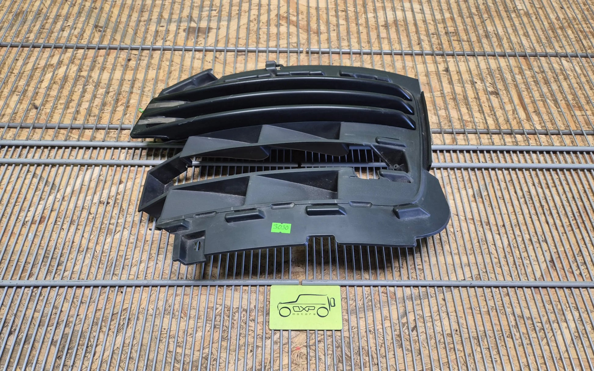 LANDE ROVER RANGE ROVER Vogue L405 Front bumper grill right - bumper grill