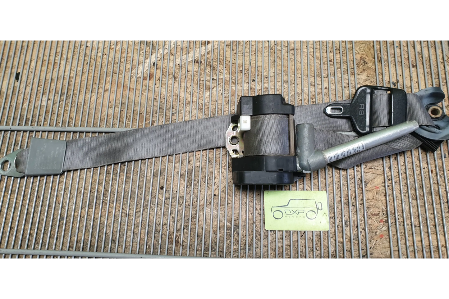 Mercedes-Benz C-Class W201 Front right seat belt - seat belt