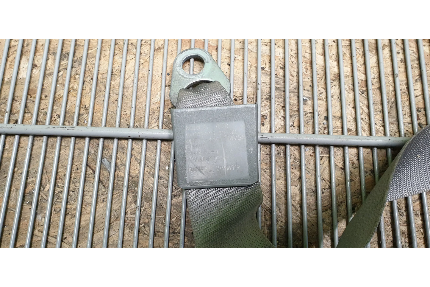 Mercedes-Benz C-Class W201 Front right seat belt - seat belt