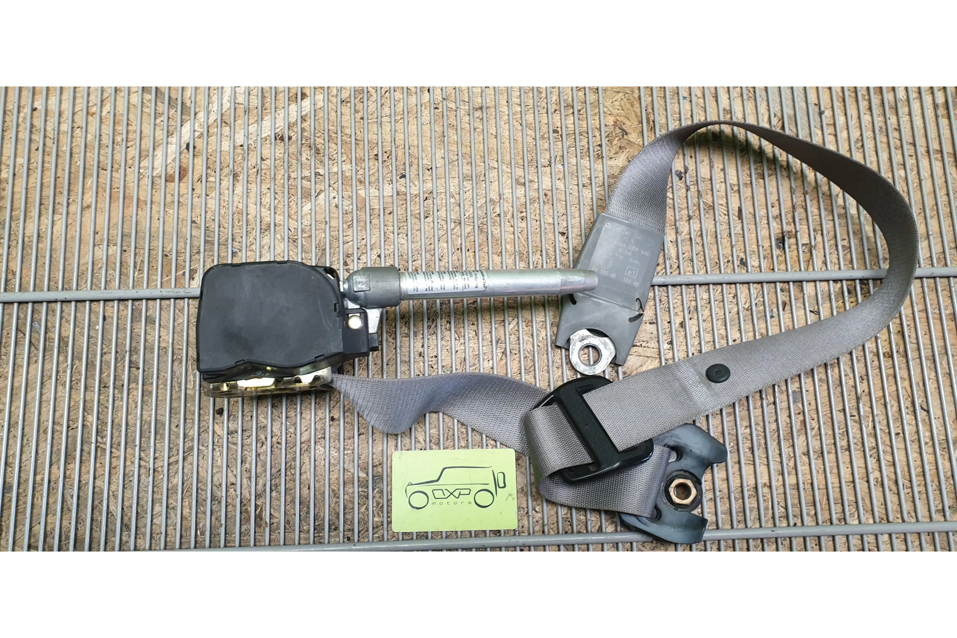Mercedes-Benz C-Class W201 Right front seat belt - seat belt