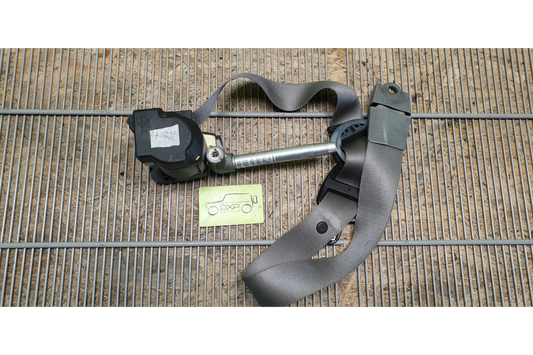 Mercedes-Benz C-Class W201 Right front seat belt - seat belt