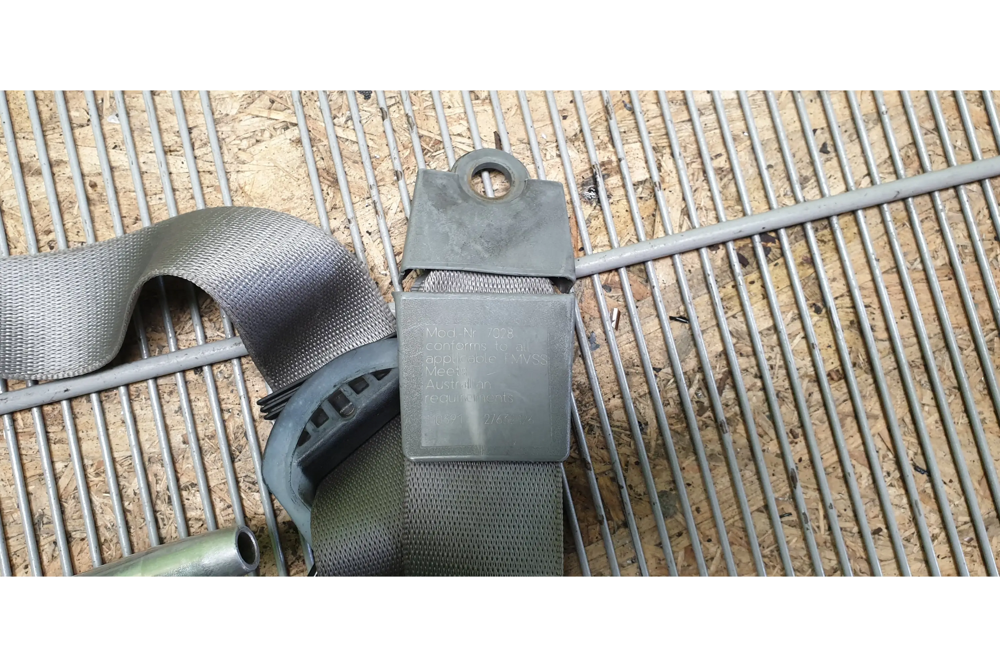 Mercedes-Benz C-Class W201 Right front seat belt - seat belt