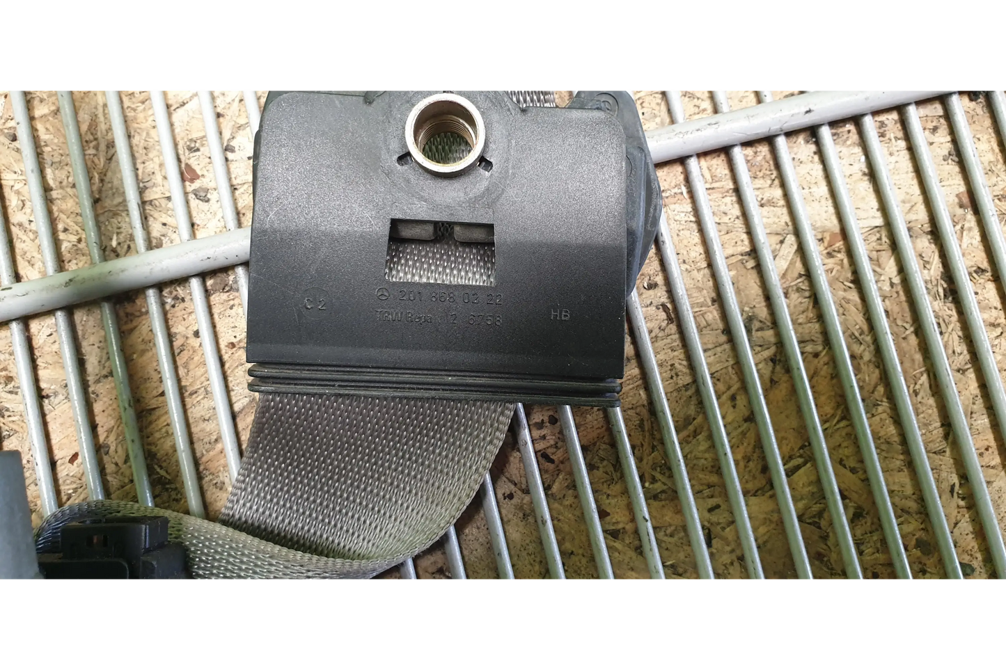Mercedes-Benz C-Class W201 Right front seat belt - seat belt