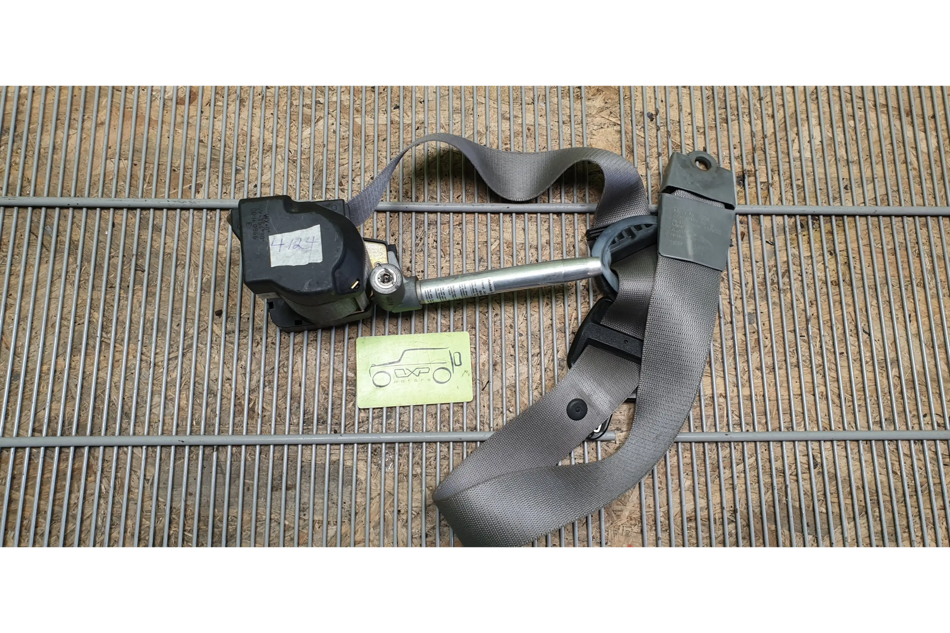 Mercedes-Benz C-Class W201 Right front seat belt - seat belt