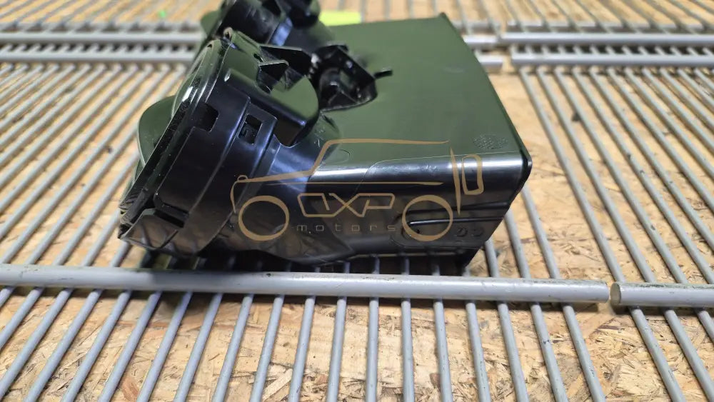 Mercedes-Benz C-Class W205 Center console air vent - air vent