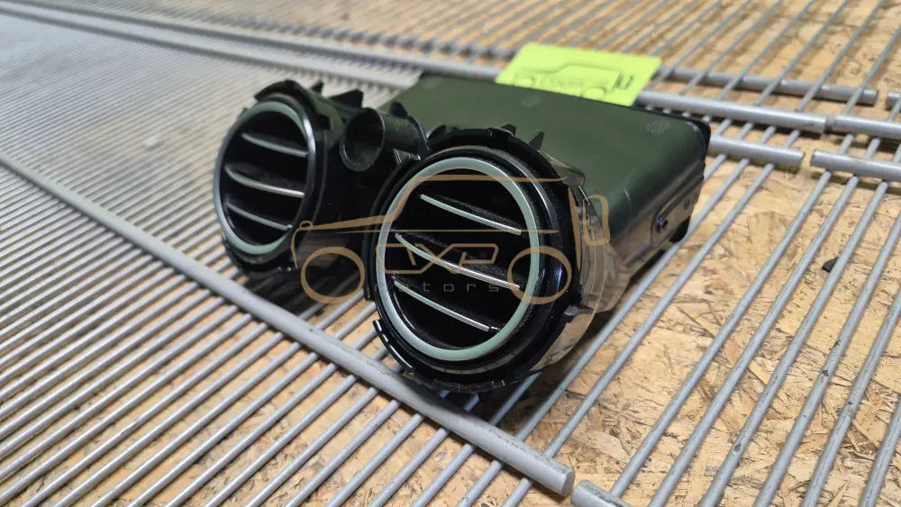 Mercedes-Benz C-Class W205 Center console air vent - air vent